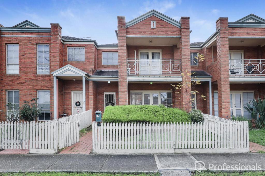19 CARDINIA CRES, TAYLORS HILL, VIC 3037