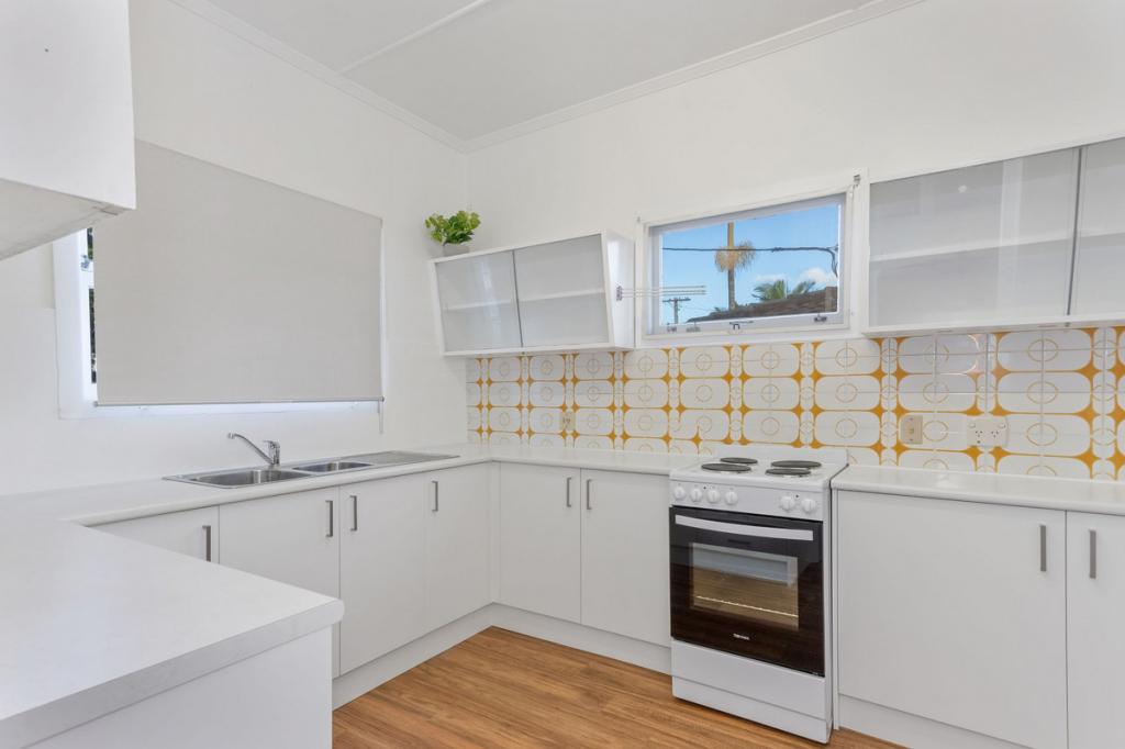8 Sunshine Pde, Miami, QLD 4220