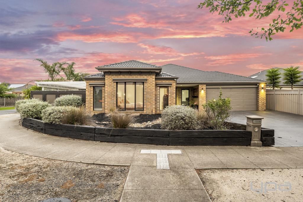 11 Lindley Ave, Caroline Springs, VIC 3023