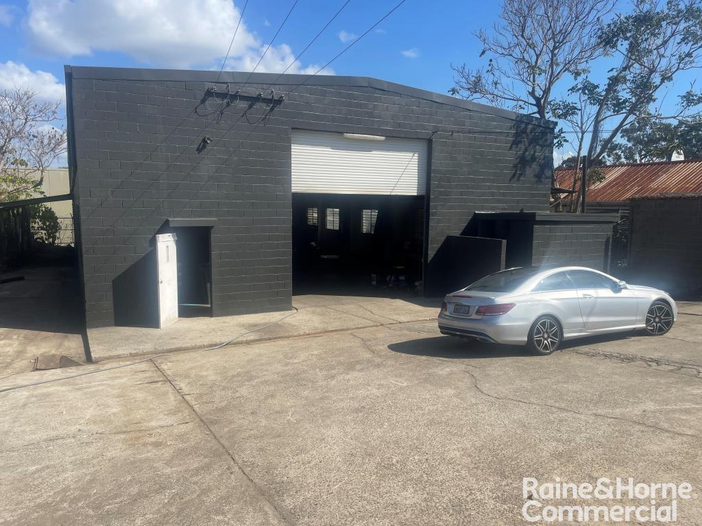 2/9 Harley St, Labrador, QLD 4215