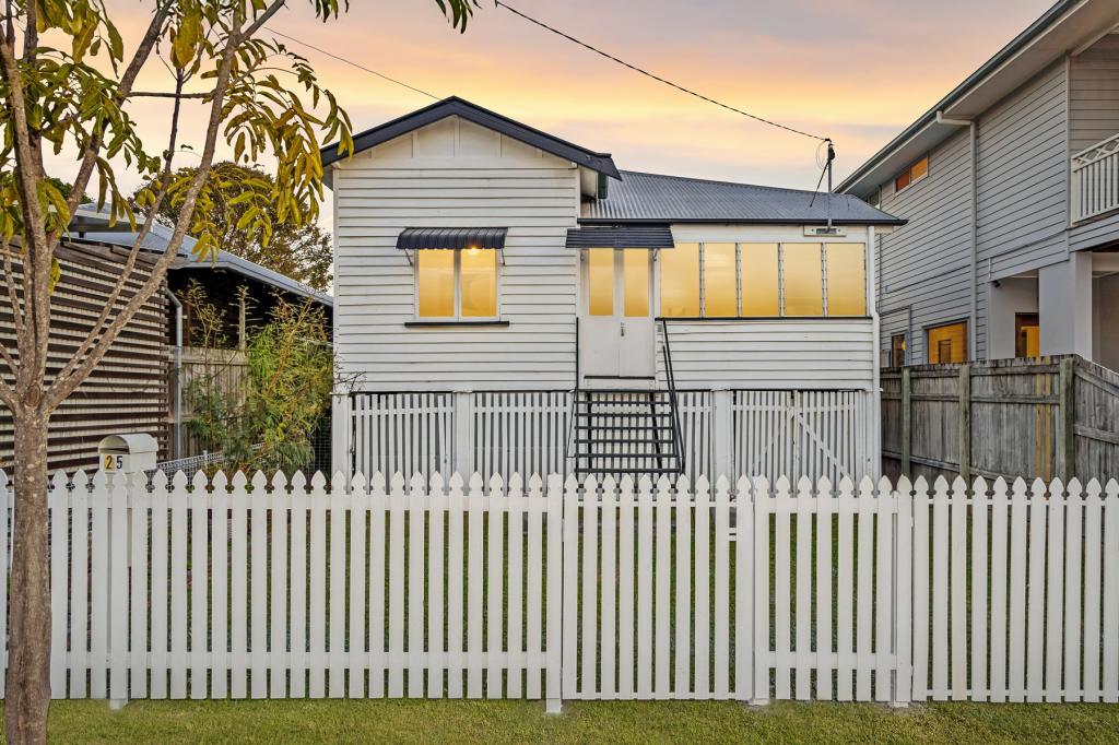 25 Grattan Tce, Wynnum, QLD 4178