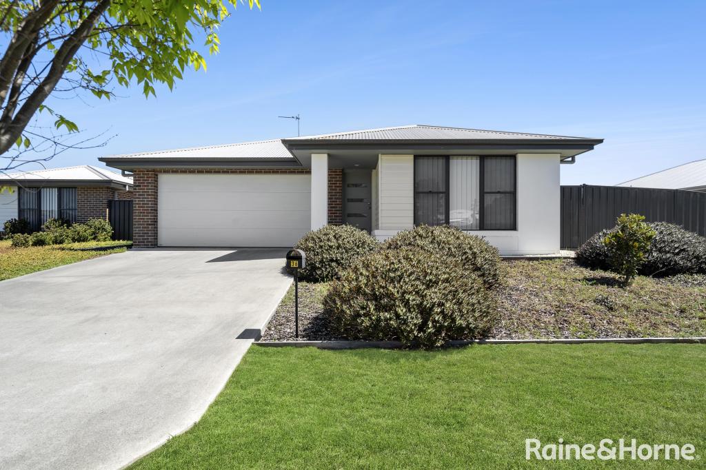 36 & 36a Madeleine Dr, Goulburn, NSW 2580