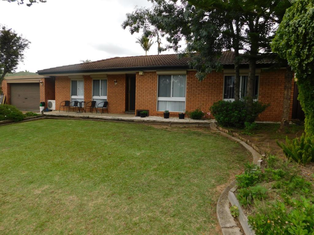 9 Angle Vale Rd, Edensor Park, NSW 2176