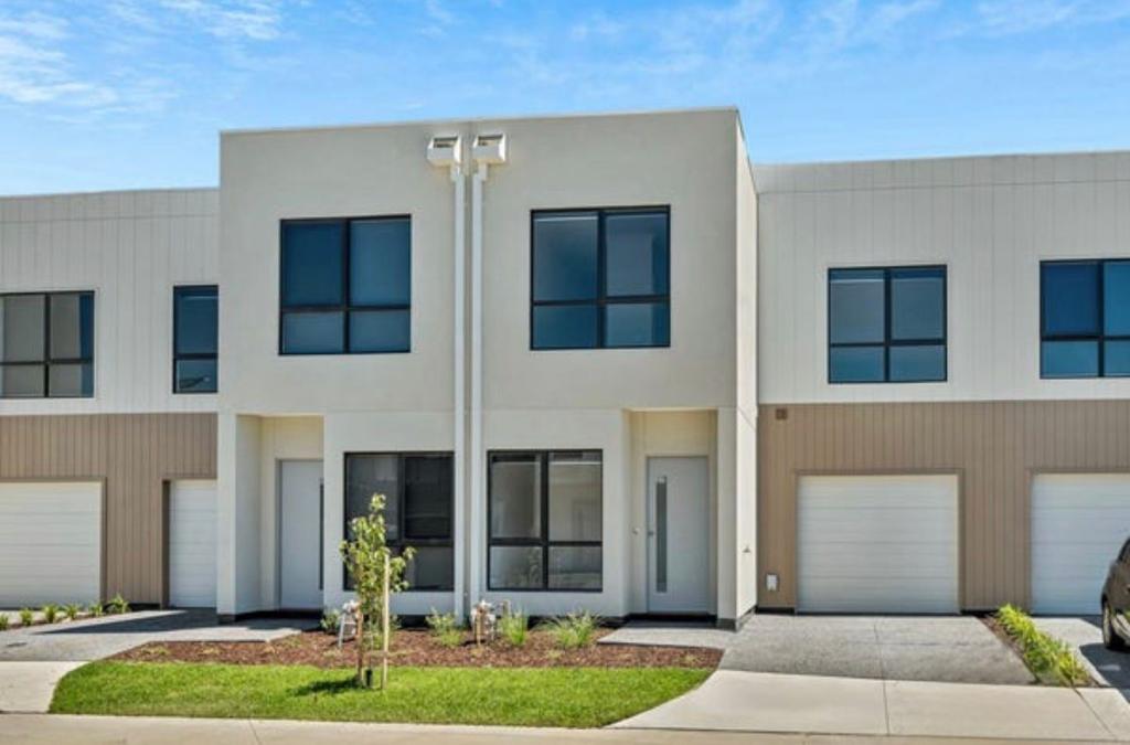 27 Limestone Dr, Berwick, VIC 3806