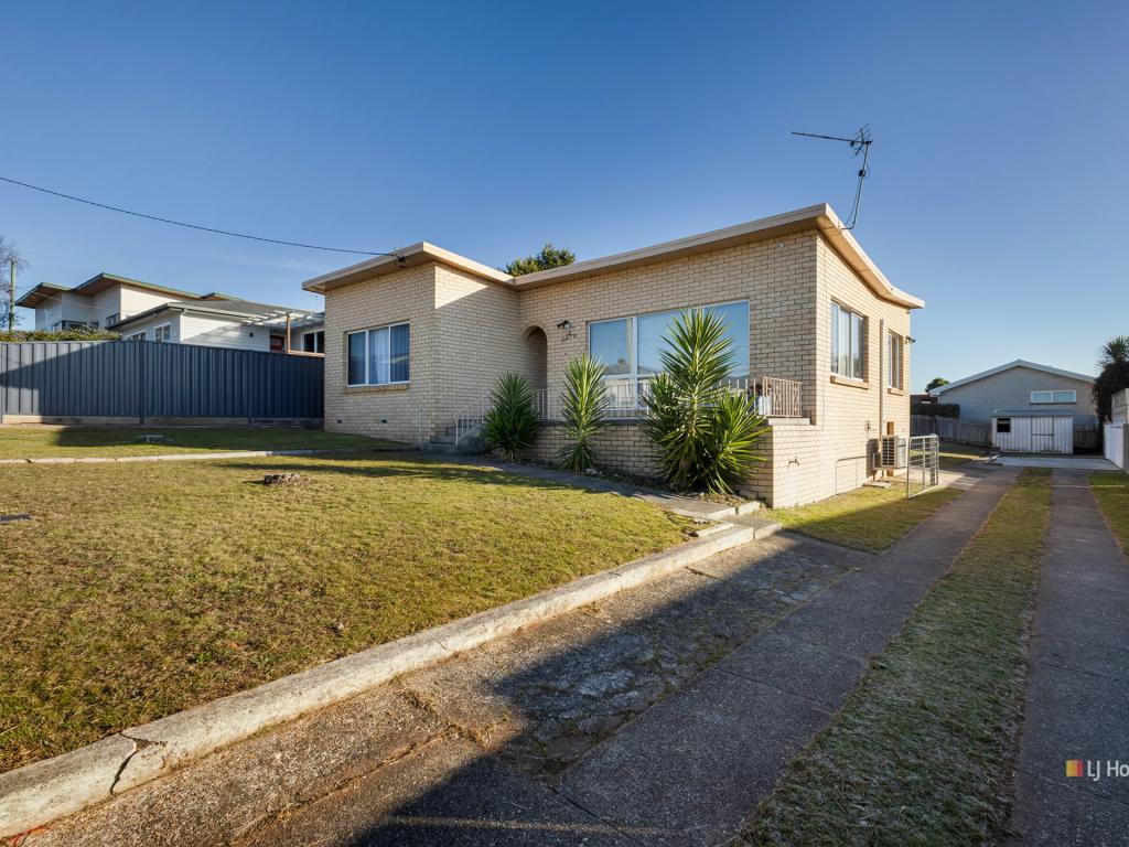 24 Middle Rd, Devonport, TAS 7310