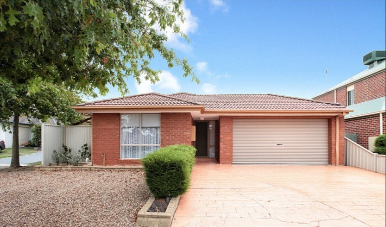 18 ROSEWOOD PL, CRAIGIEBURN, VIC 3064
