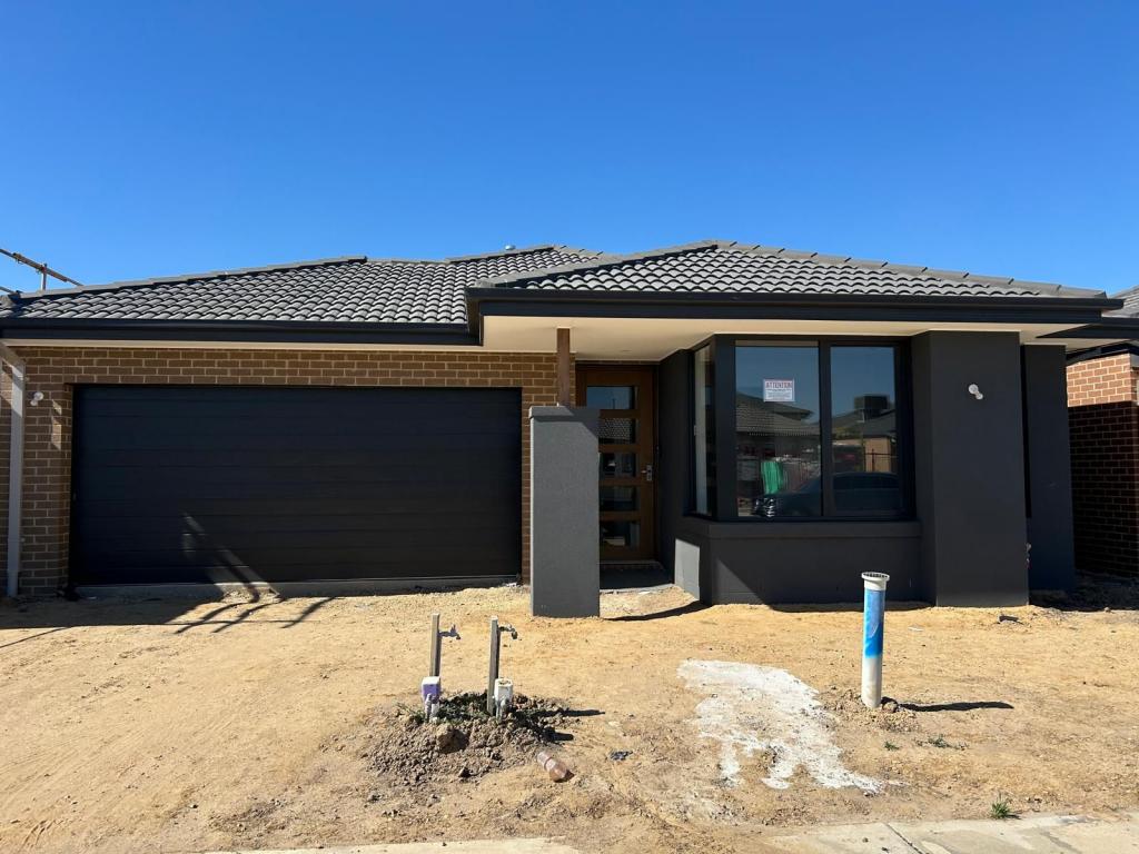 8 Colca Rd, Clyde, VIC 3978