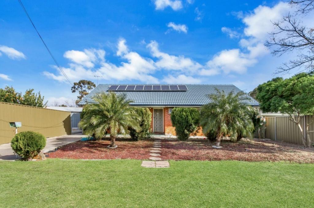 4 CANTERBURY CRES, VALLEY VIEW, SA 5093