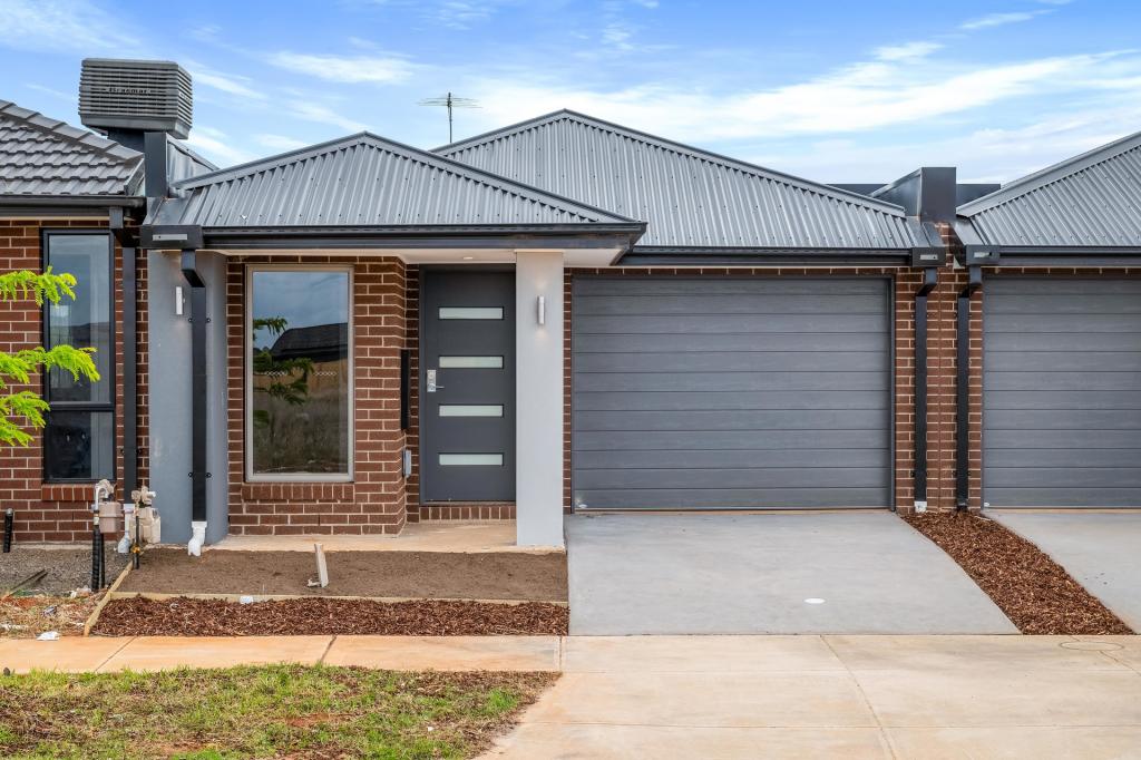 38 Huntingfield St, Thornhill Park, VIC 3335