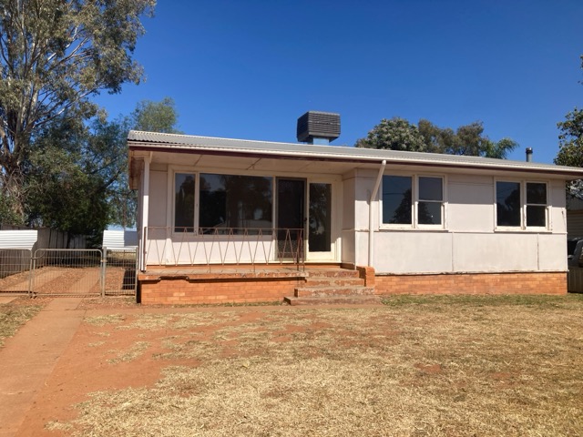 27 Elizabeth Cres, Cobar, NSW 2835