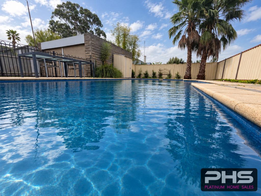5 Pyramid Cres, Kerang, VIC 3579