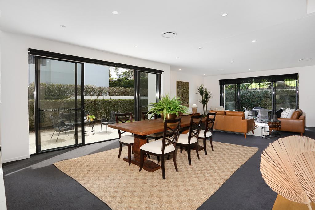 10019 The Boulevarde Lane, Benowa, QLD 4217