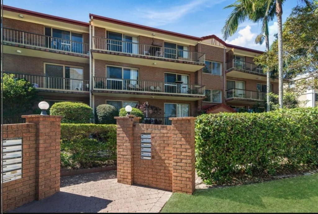 9/2 Brooke Ave, Palm Beach, QLD 4221