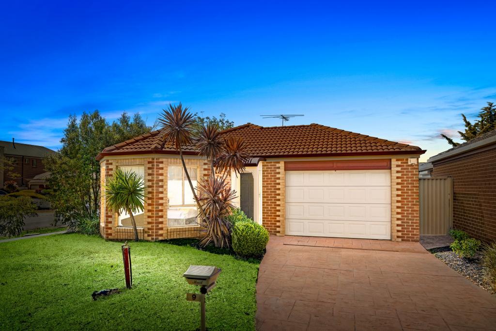 9 Bendigo Cct, Caroline Springs, VIC 3023