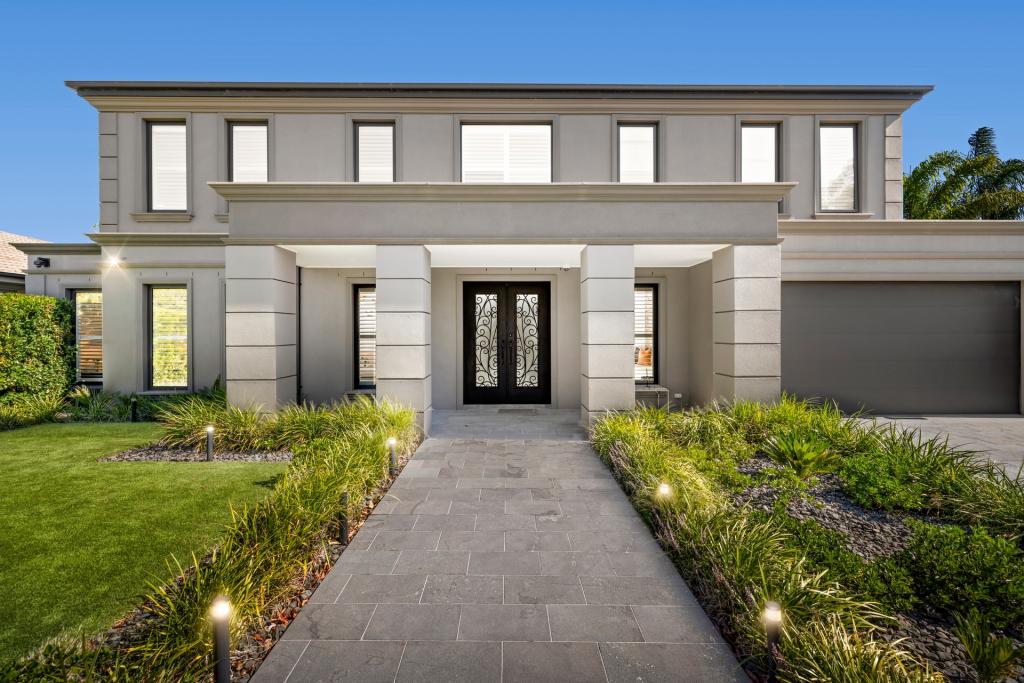 16 EARLWOOD DR, WHEELERS HILL, VIC 3150