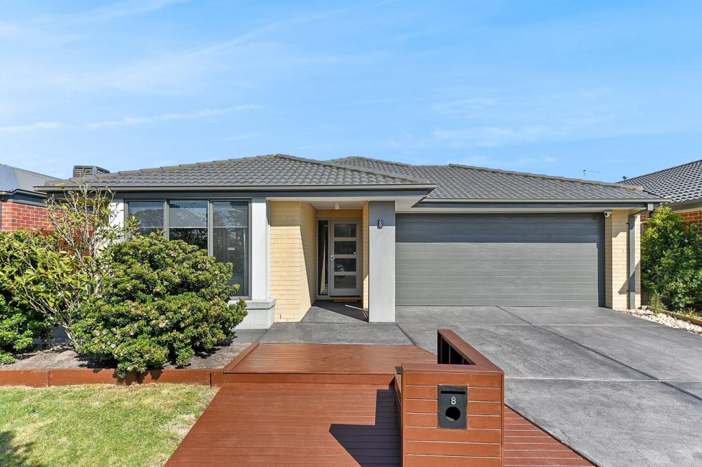 8 MEADOWS DR, OFFICER, VIC 3809