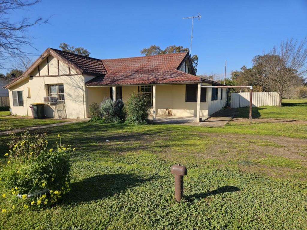 37 Fitzroy Ave, Cowra, NSW 2794
