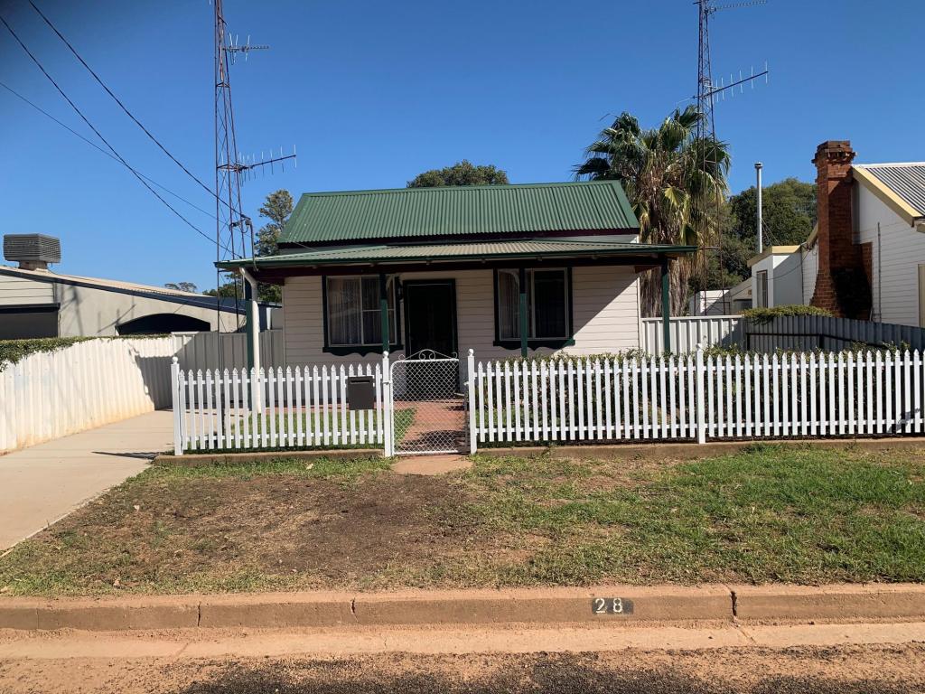 28 Third Ave S, Narromine, NSW 2821
