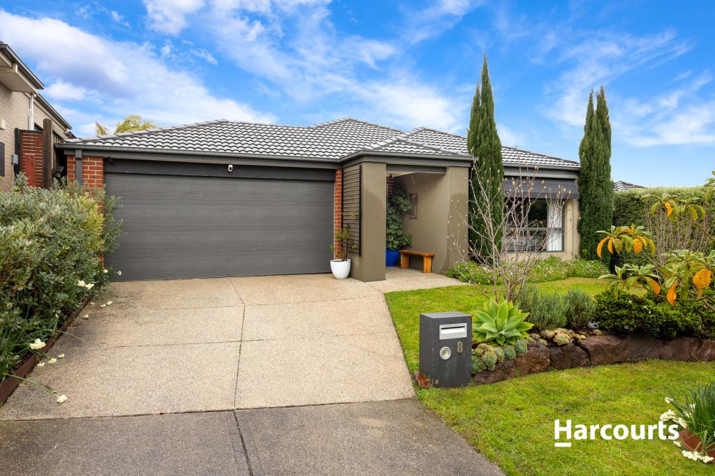 8 SUNNYBANK WAY, PAKENHAM, VIC 3810