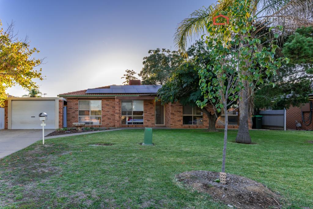 40 Balleroo Cres, Glenfield Park, NSW 2650