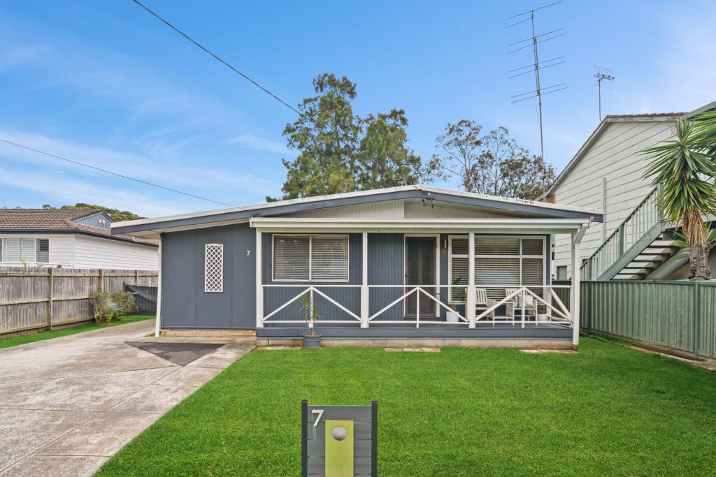 7 Black Swan St, Berkeley Vale, NSW 2261