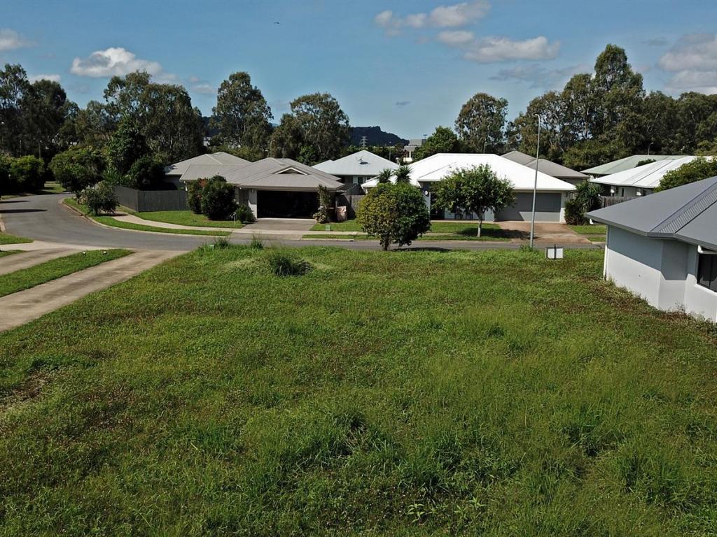 27 Noipo Cres, Redlynch, QLD 4870