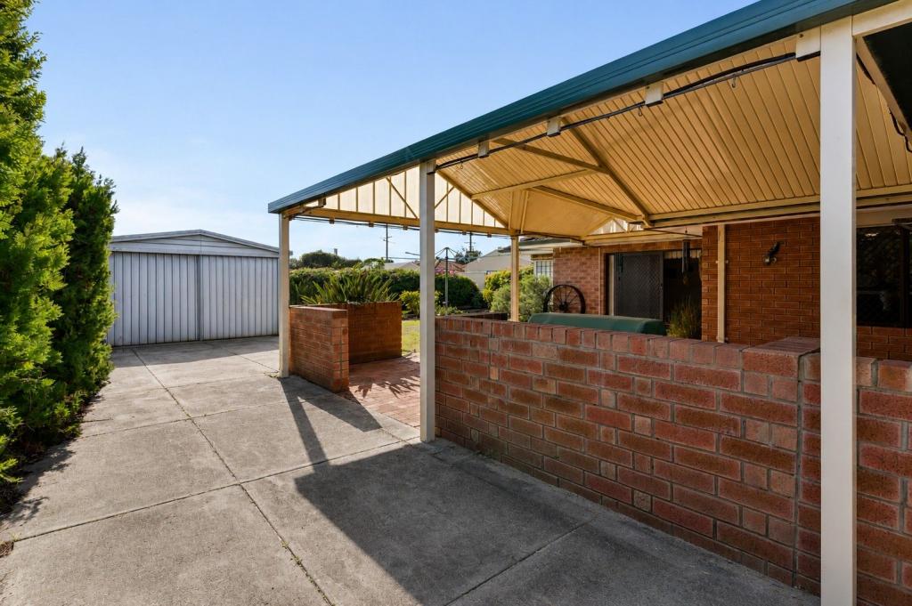 4 Palmer Cres, High Wycombe, WA 6057