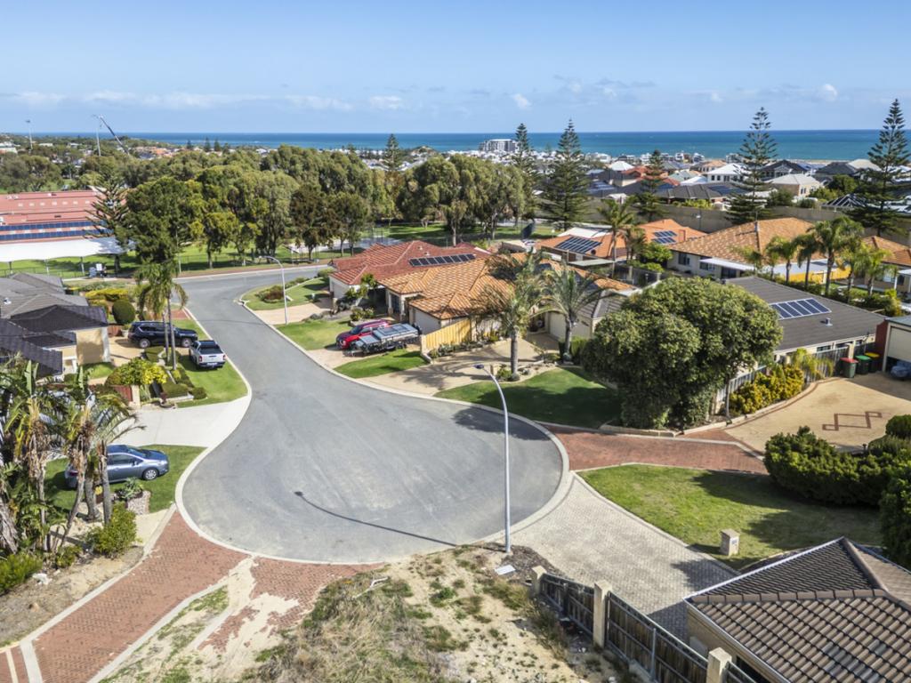 10 Pattani Ct, Mindarie, WA 6030