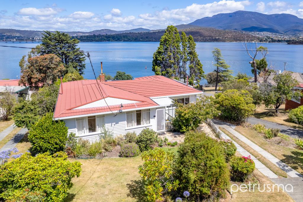137 Derwent Ave, Lindisfarne, TAS 7015