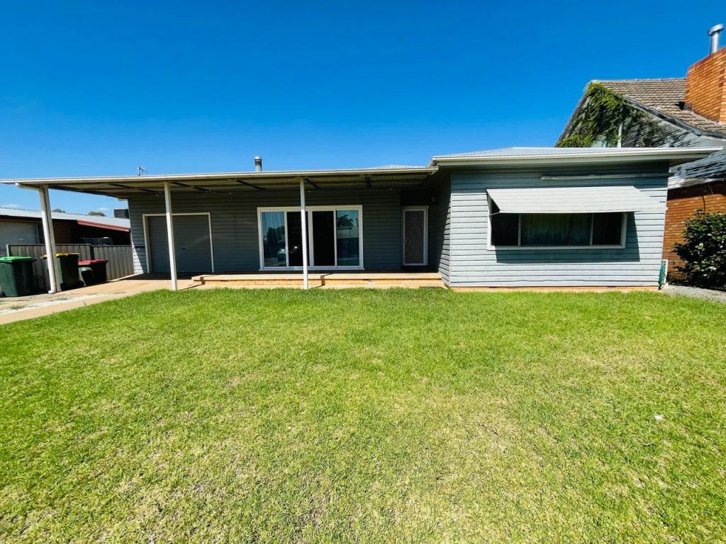 10 MCGREGOR ST, CONDOBOLIN, NSW 2877