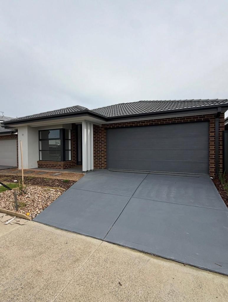 44 Powderbark Cres, Mickleham, VIC 3064