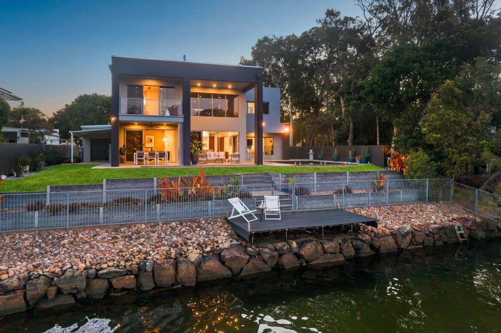 8 Mainsail Pl, Twin Waters, QLD 4564