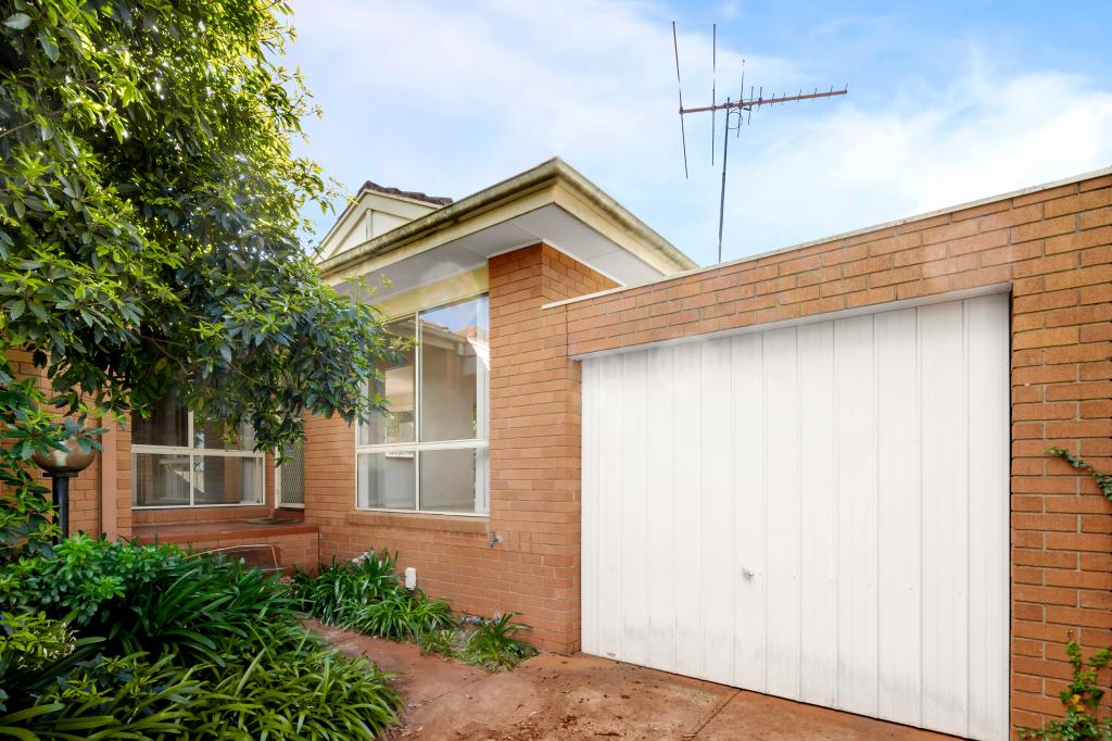 3/5 GARRISSON DR, GLEN WAVERLEY, VIC 3150