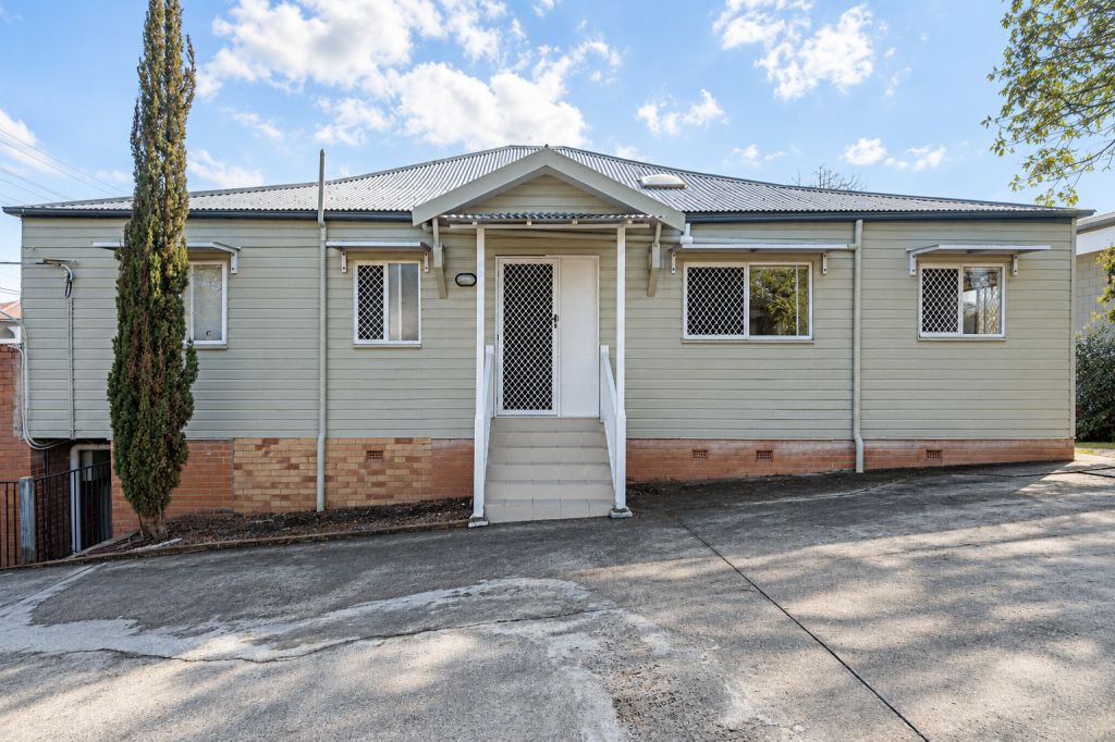 2/4 Baradine St, Newmarket, QLD 4051