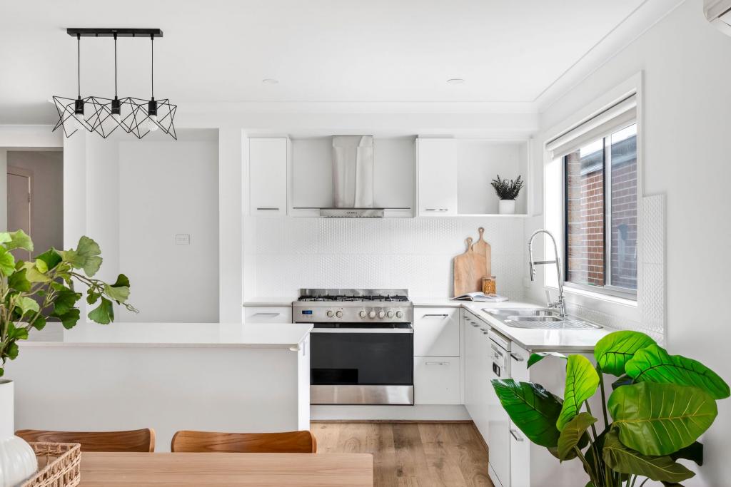 6 GLIDER ST, MOUNT DUNEED, VIC 3217