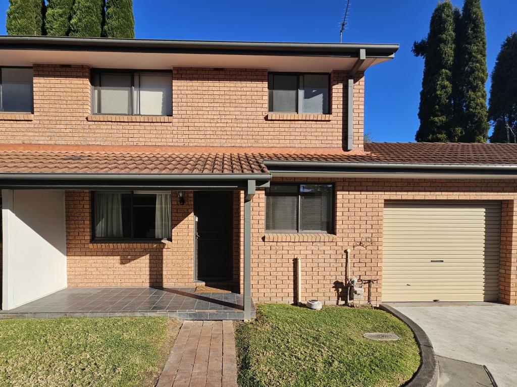 4/7 KANGALOON RD, BOWRAL, NSW 2576