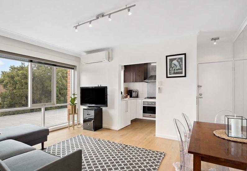 12/174 TOORAK RD W, SOUTH YARRA, VIC 3141