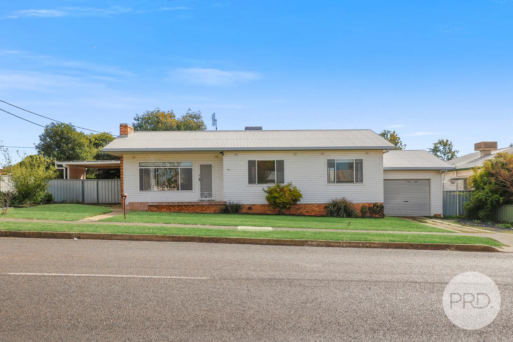 36 HILLVUE RD, SOUTH TAMWORTH, NSW 2340