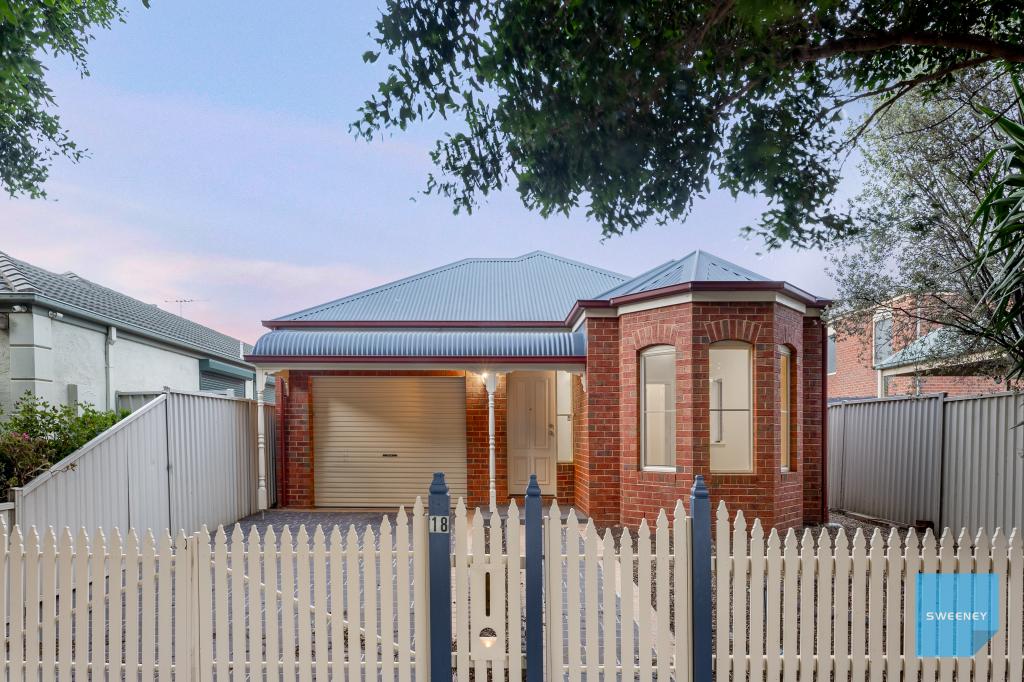 18 Moreton Cl, Caroline Springs, VIC 3023