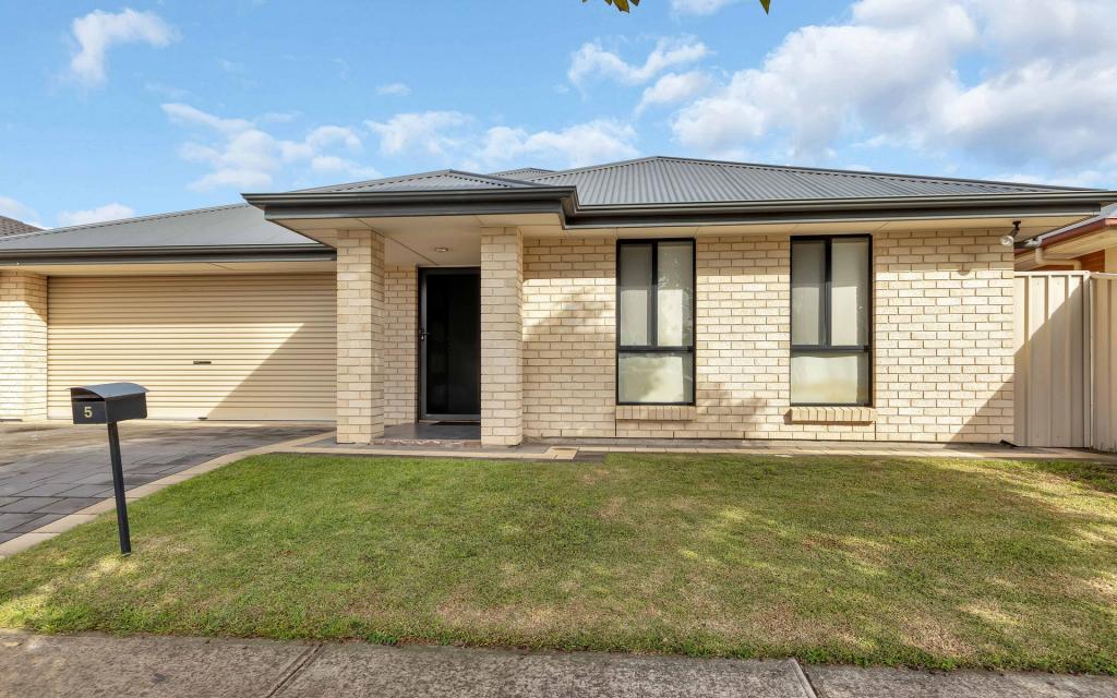 5 Riverina St, Largs North, SA 5016