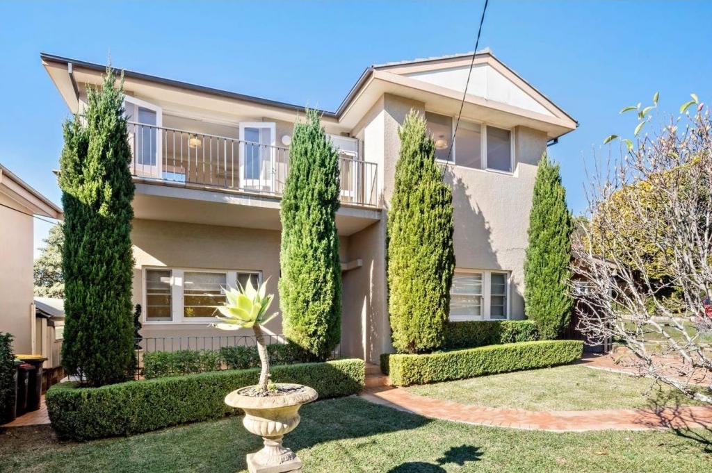 33 Raeburn Ave, Castlecrag, NSW 2068
