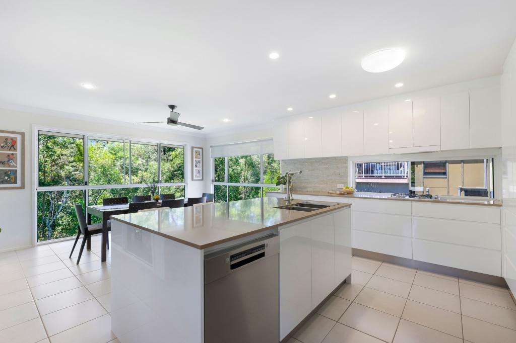 62 Cobb & Co Dr, Oxenford, QLD 4210
