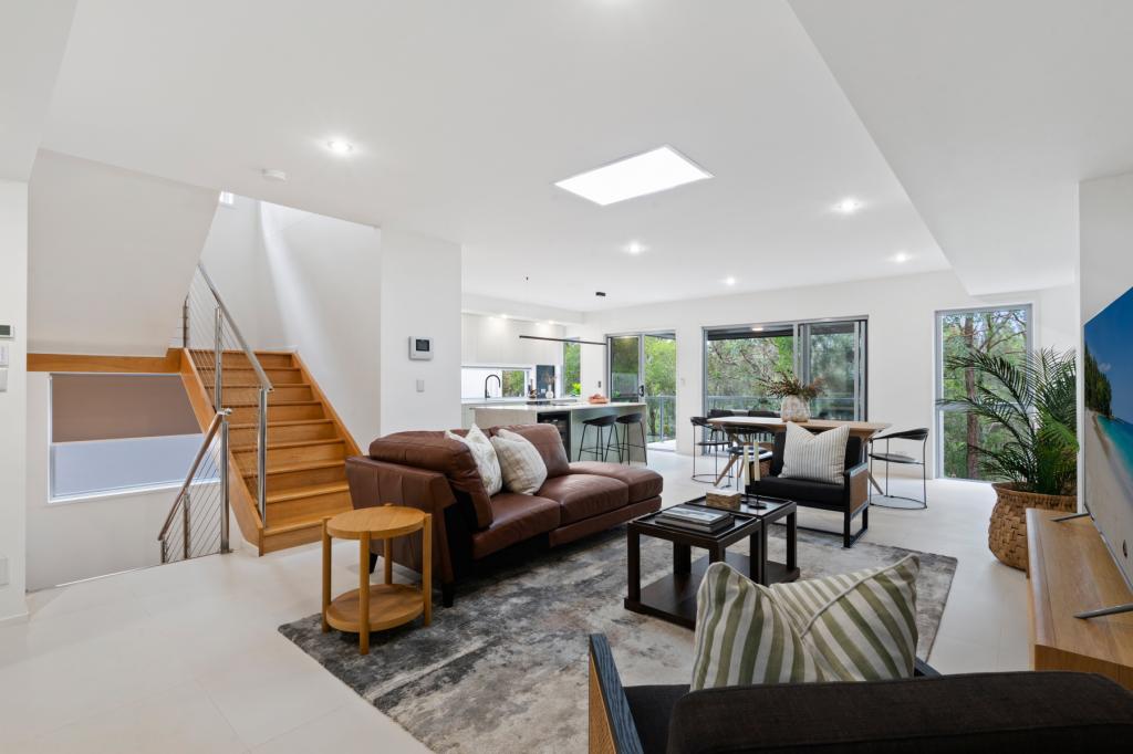 5 TASHEY CT, BUNDALL, QLD 4217