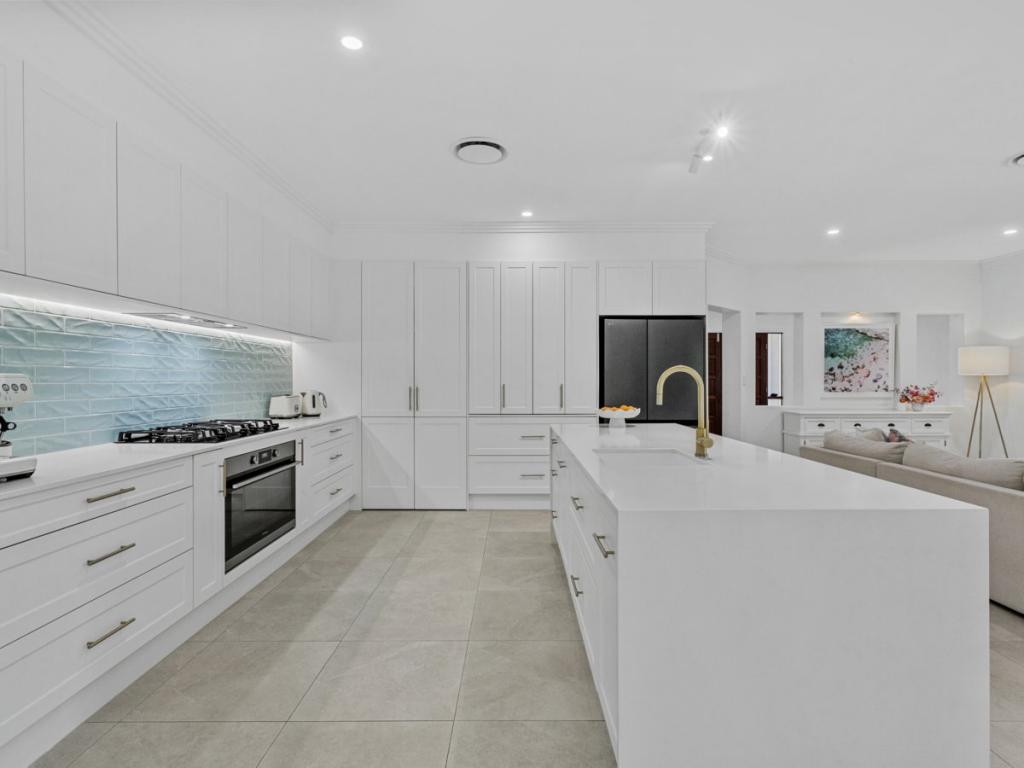 3 Observatory Dr, Reedy Creek, QLD 4227