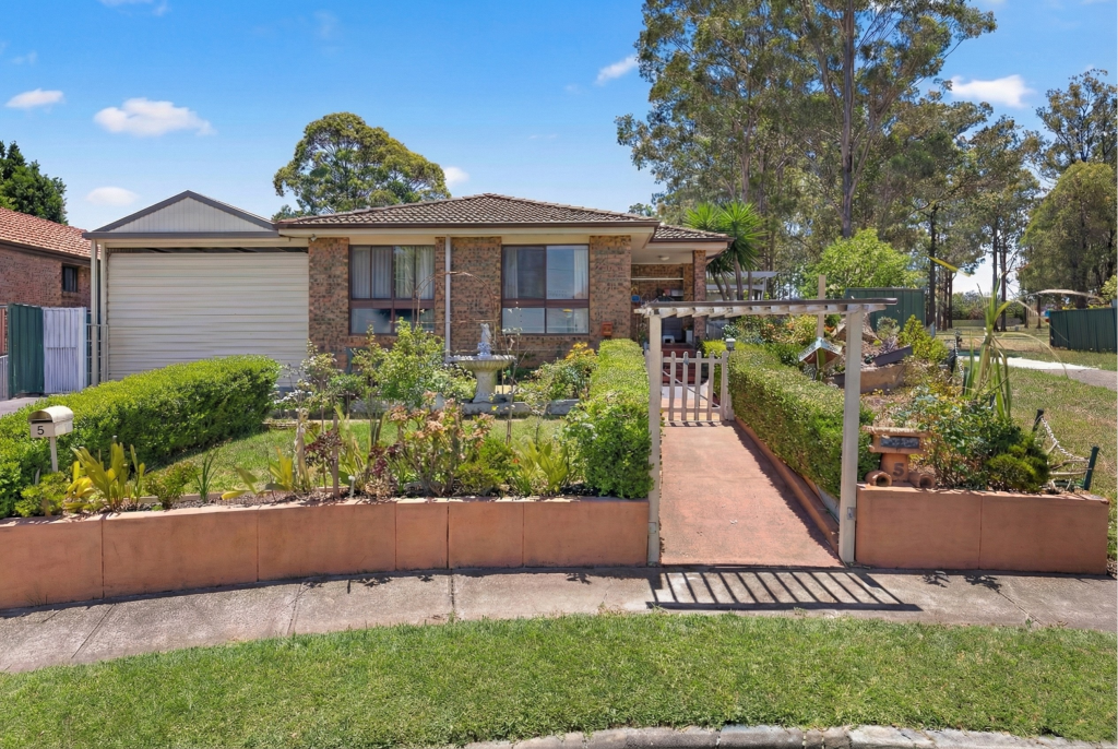 5 Tobruk Pl, Bossley Park, NSW 2176