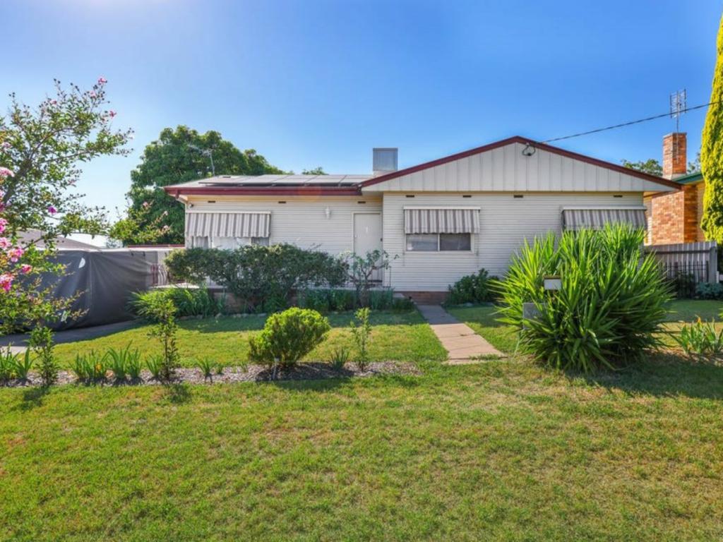 1 Jonathan St, South Tamworth, NSW 2340