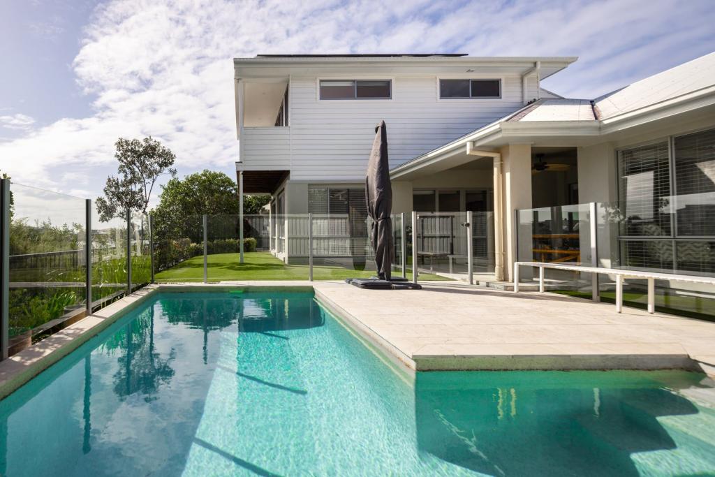 15 Lamatia Dr, Mountain Creek, QLD 4557