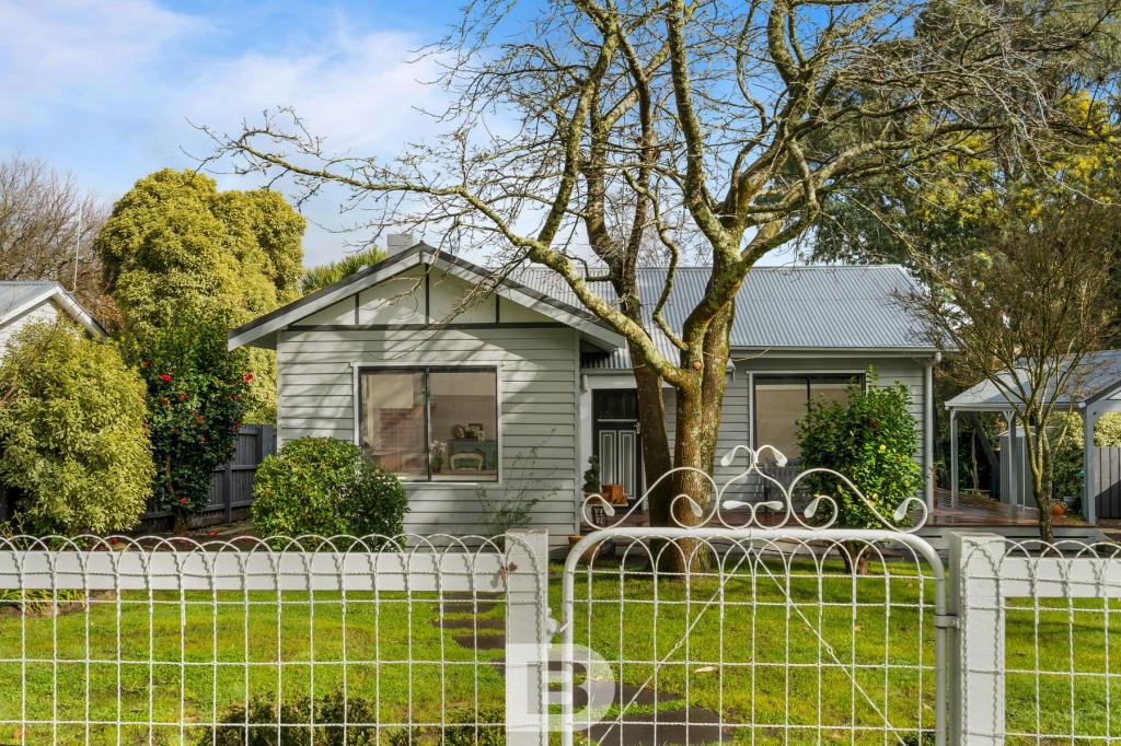 21 Morris Rd, Woodend, VIC 3442