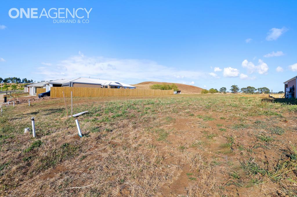 13 CARRIAGE DR, WARRAGUL, VIC 3820