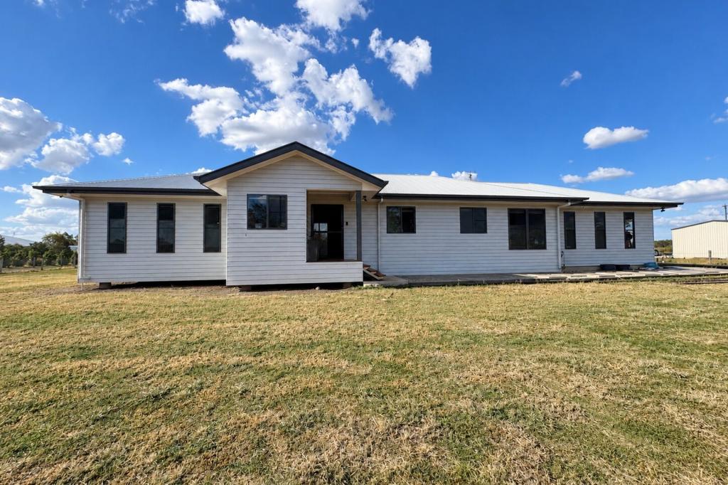 8 Sandalwood Ave, Dalby, QLD 4405